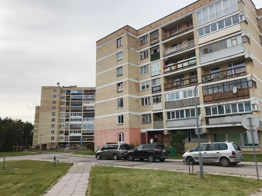 Erdvus Butas Su Balkonu Salia Ezero Ir Stadiono Visaginas Exteriör bild