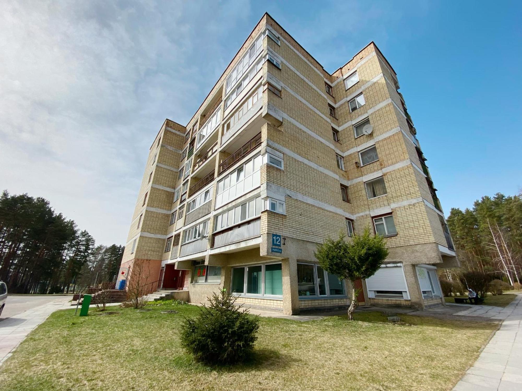Erdvus Butas Su Balkonu Salia Ezero Ir Stadiono Visaginas Exteriör bild